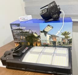 Holofote a Energia Solar - Imagem 1